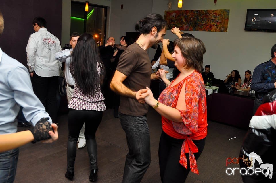 Vineri seara dansăm în Blondy's Art Café, 