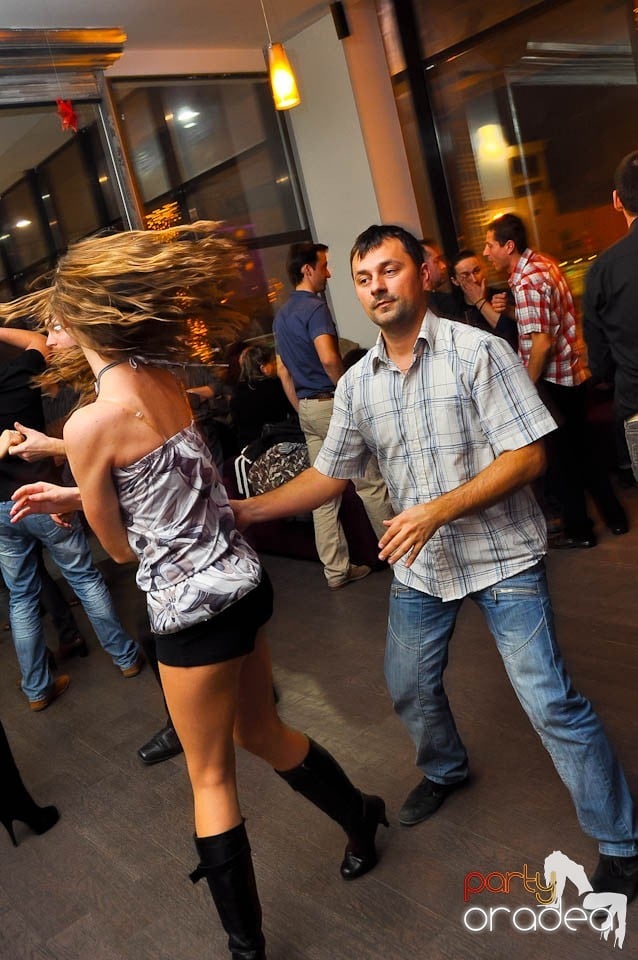 Vineri seara dansăm în Blondy's Art Café, 