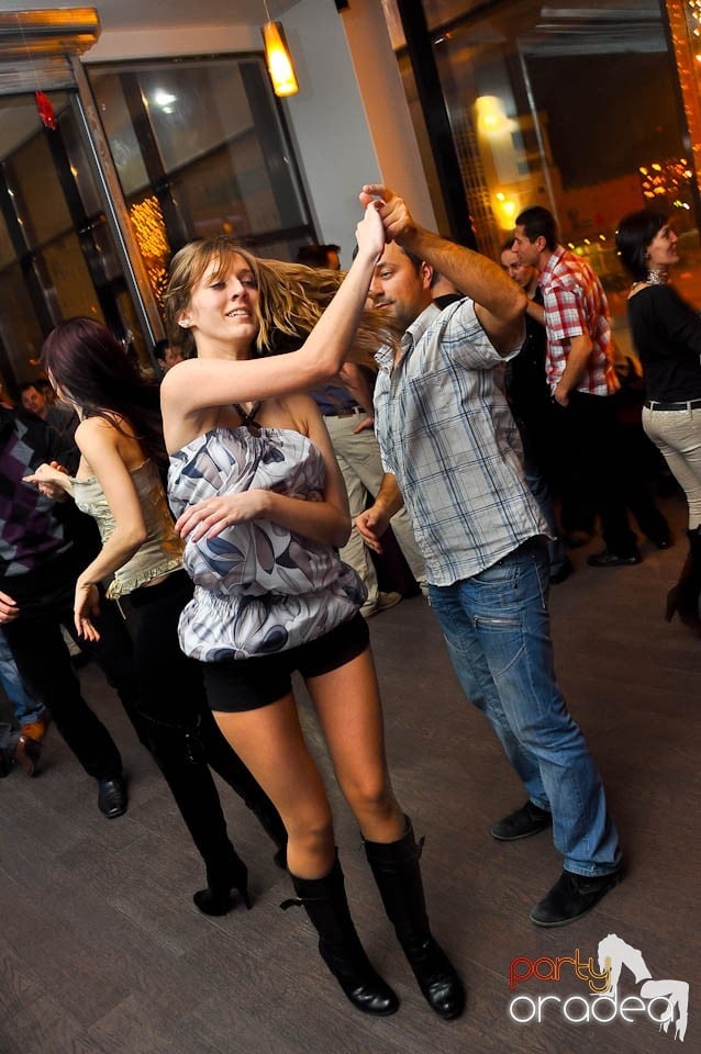 Vineri seara dansăm în Blondy's Art Café, 