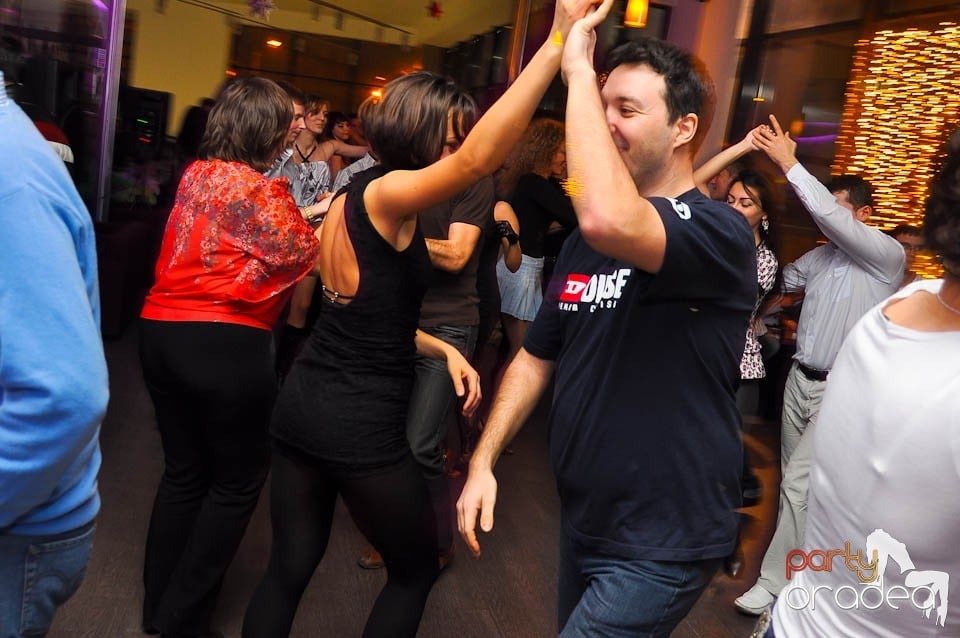 Vineri seara dansăm în Blondy's Art Café, 