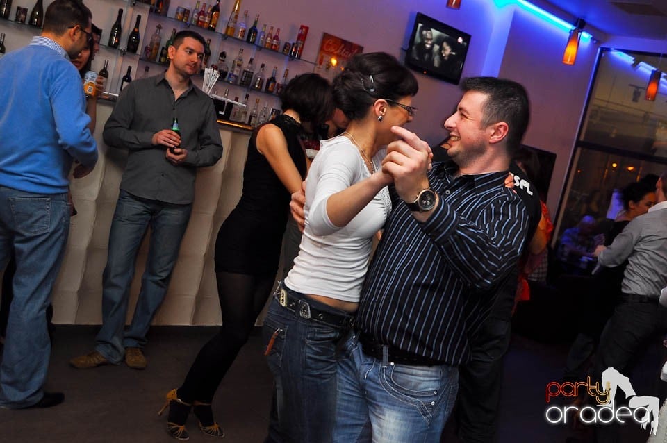 Vineri seara dansăm în Blondy's Art Café, 