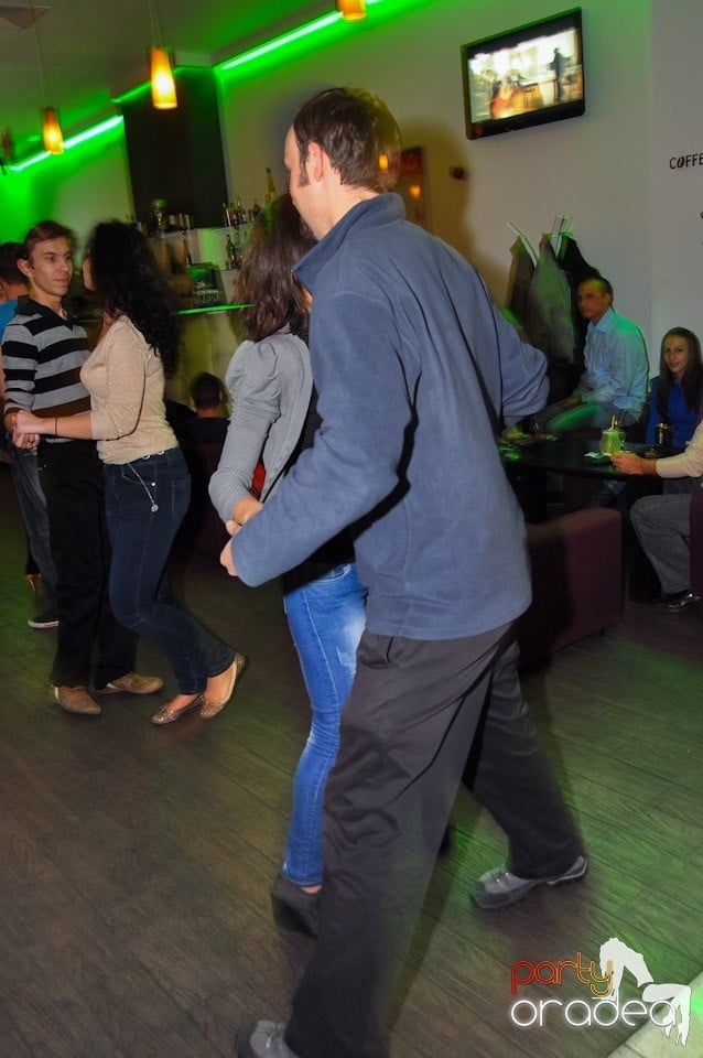 Vineri seara dansăm în Blondy's, 