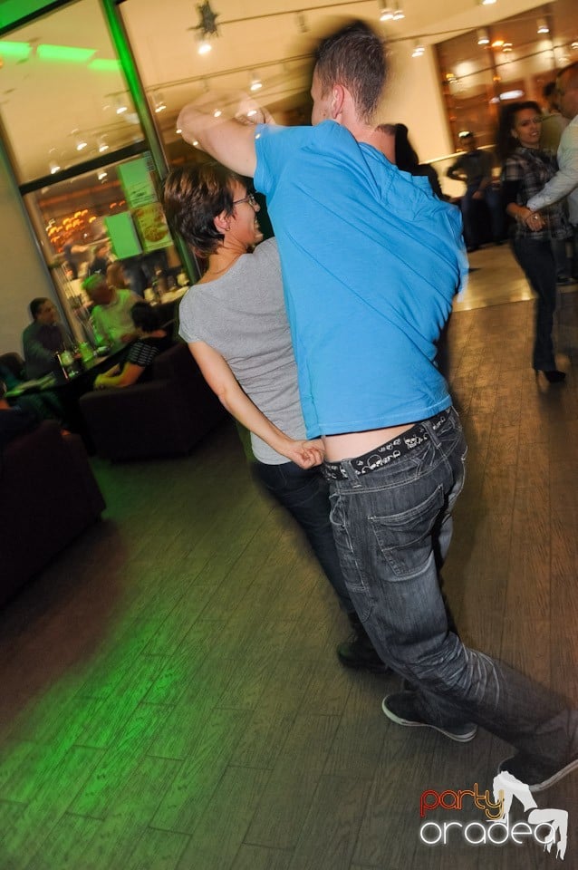 Vineri seara dansăm în Blondy's, 