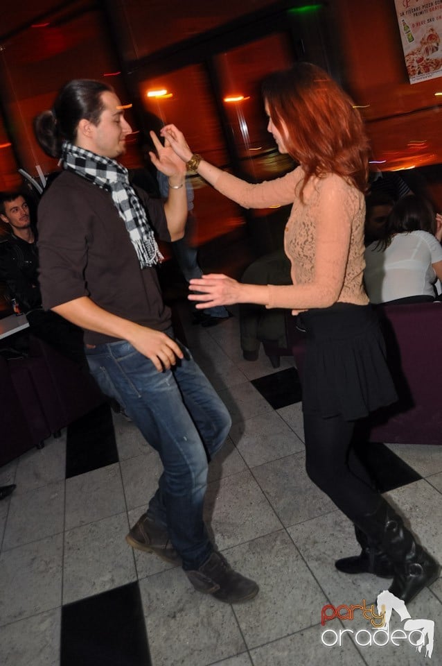 Vineri seara dansăm în Blondy's, 