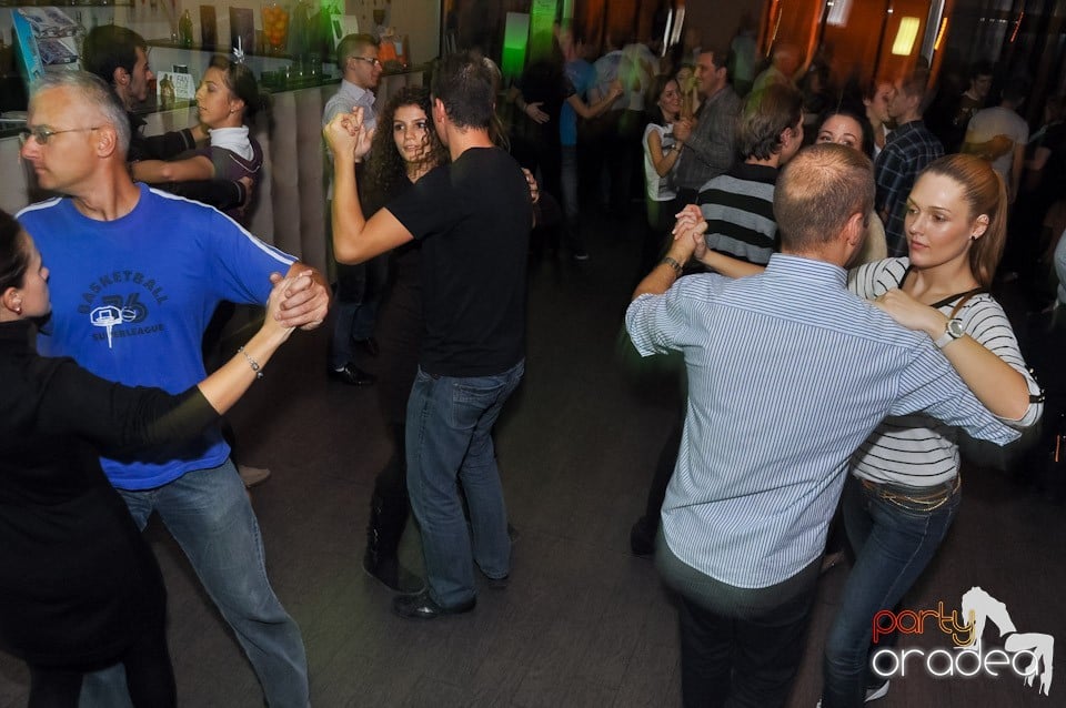 Vineri seara dansăm în Blondy's, 