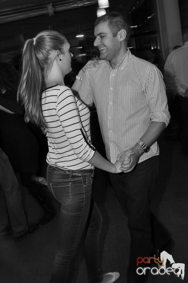 Vineri seara dansăm în Blondy's, 