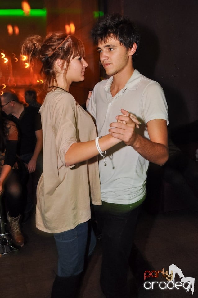 Vineri seara dansăm în Blondy's, 