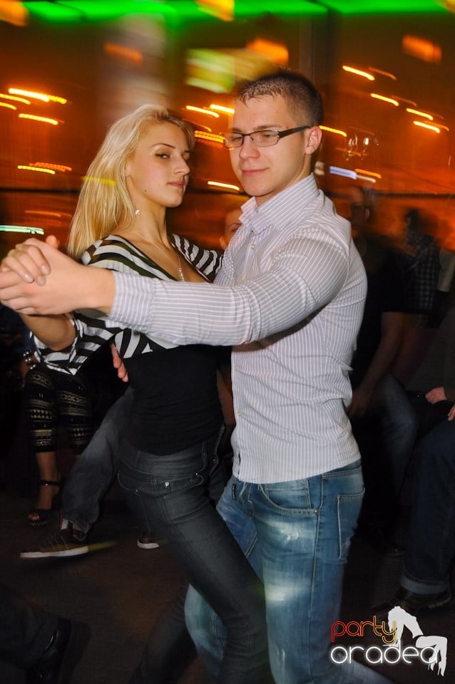 Vineri seara dansăm în Blondy's, 