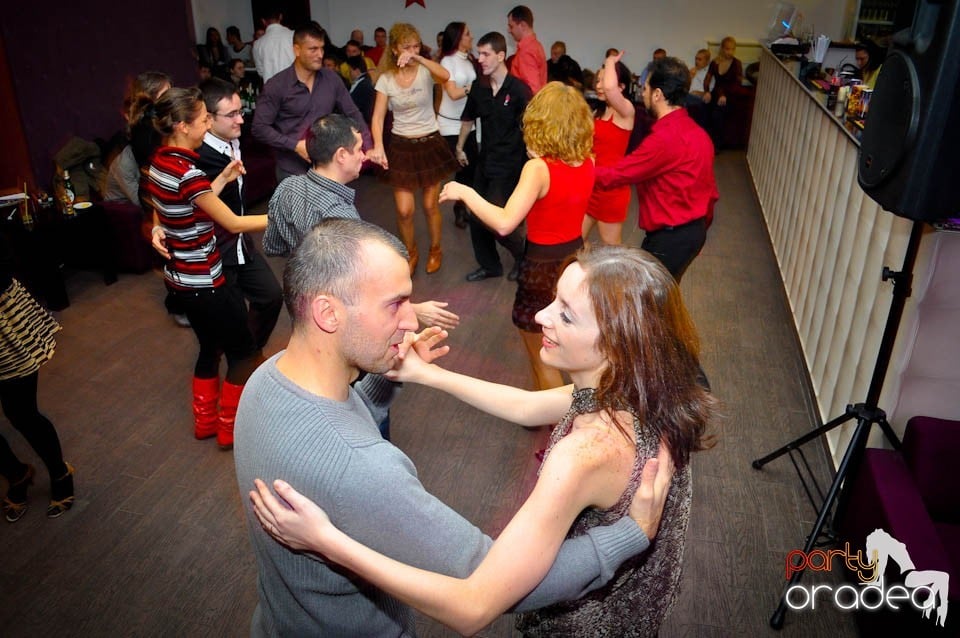 Vineri seara dansăm în Blondy's,