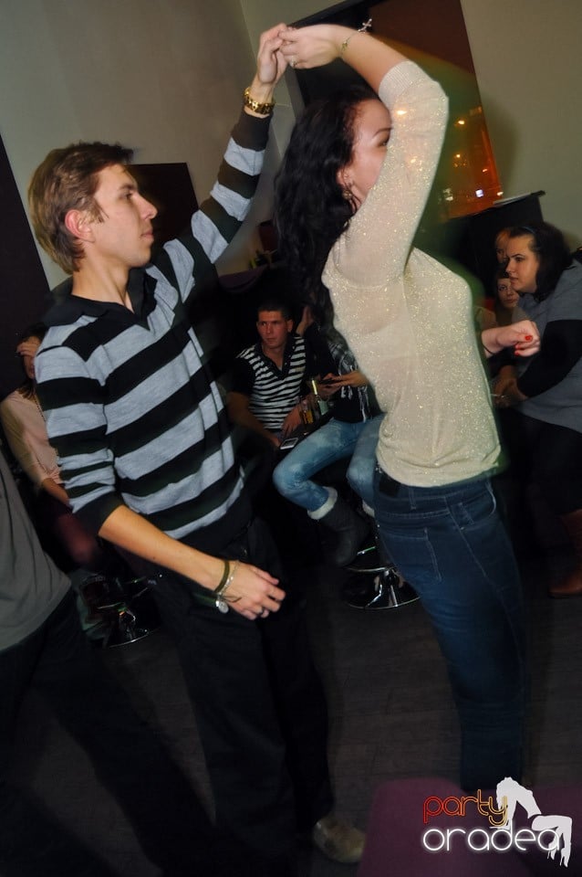 Vineri seara dansăm în Blondy's, 