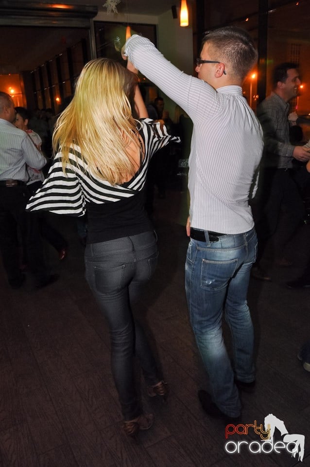 Vineri seara dansăm în Blondy's, 