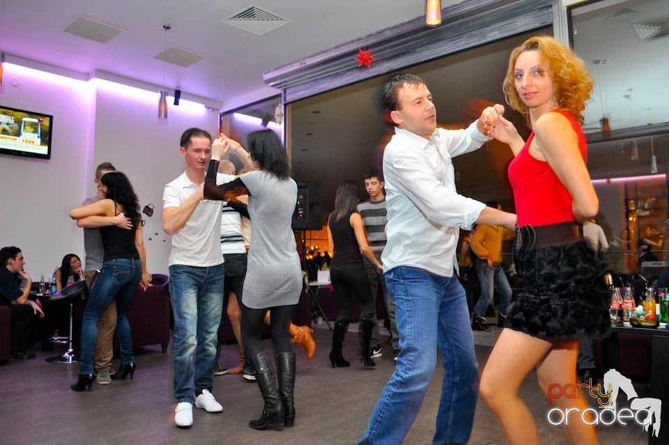 Vineri seara dansăm în Blondy's, 