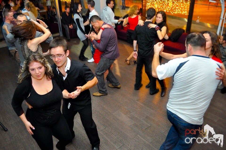 Vineri seara dansăm în Blondy's, 