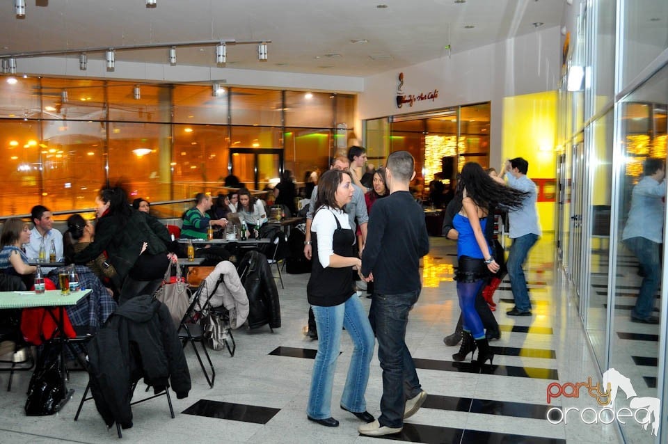 Vineri seara dansăm în Blondy's, 