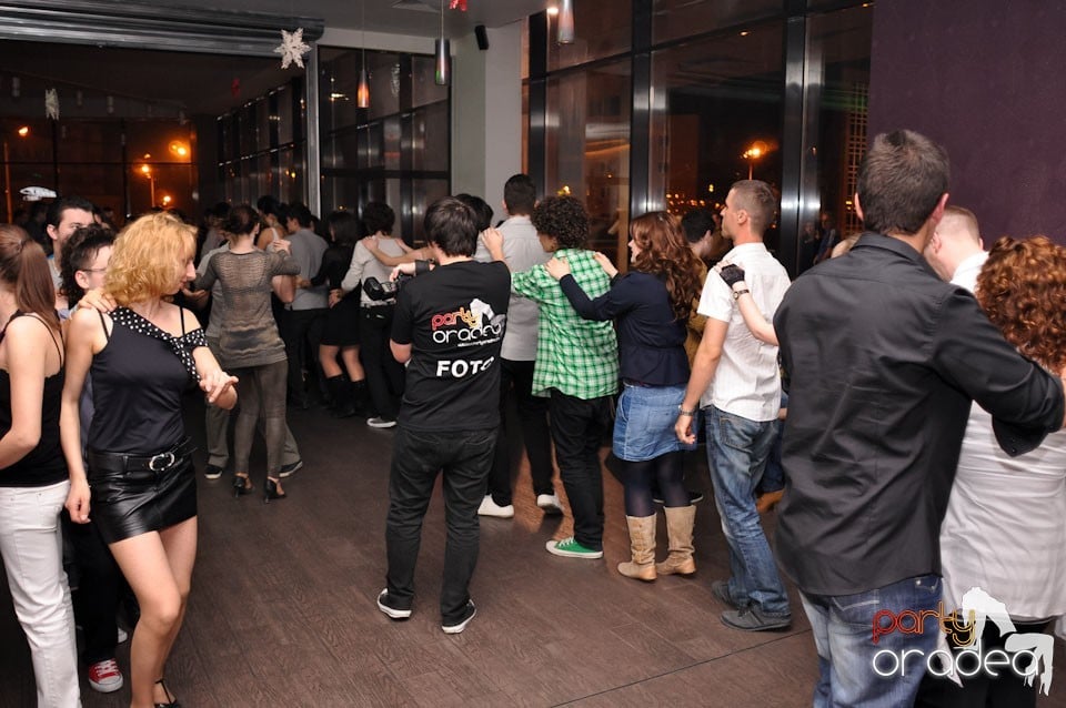 Vineri seara dansăm în Blondy's, 