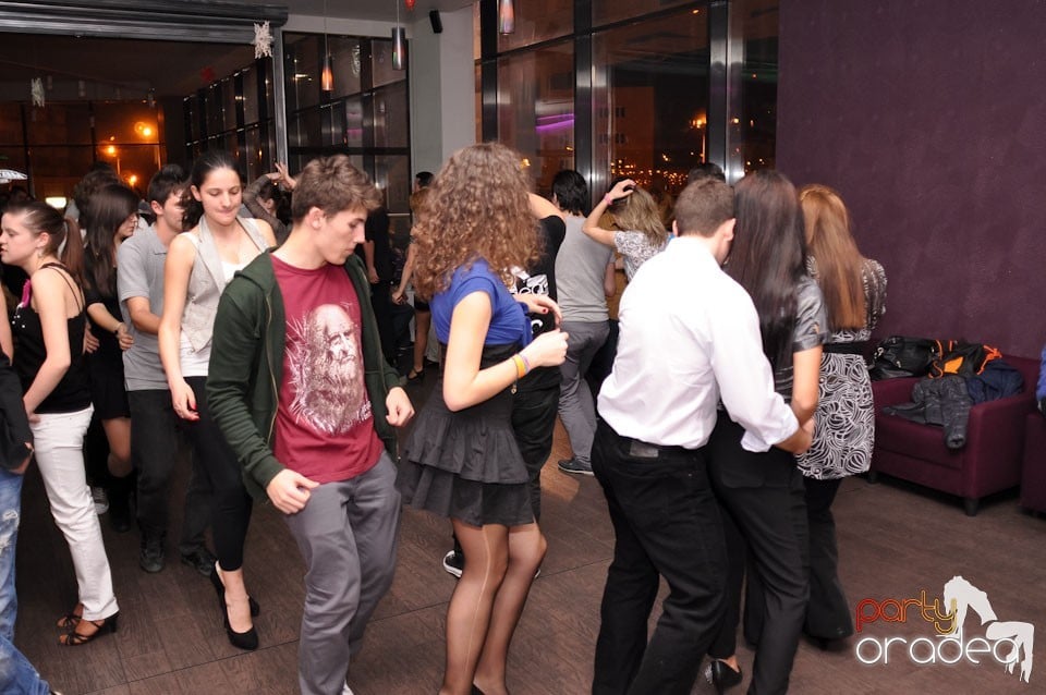 Vineri seara dansăm în Blondy's, 