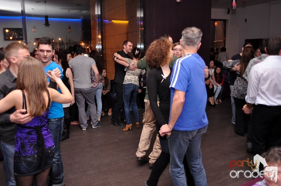 Vineri seara dansăm în Blondy's, 