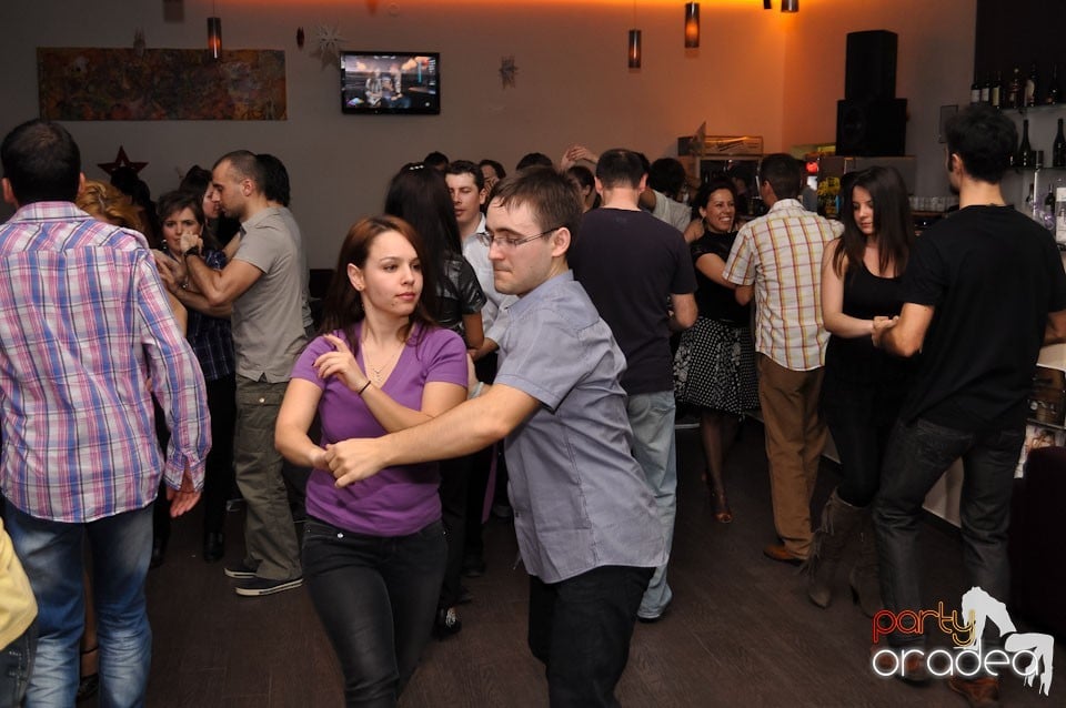 Vineri seara dansăm în Blondy's, 