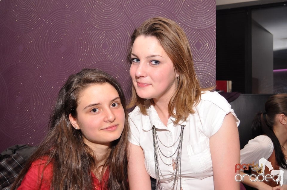 Vineri seara dansăm în Blondy's, 