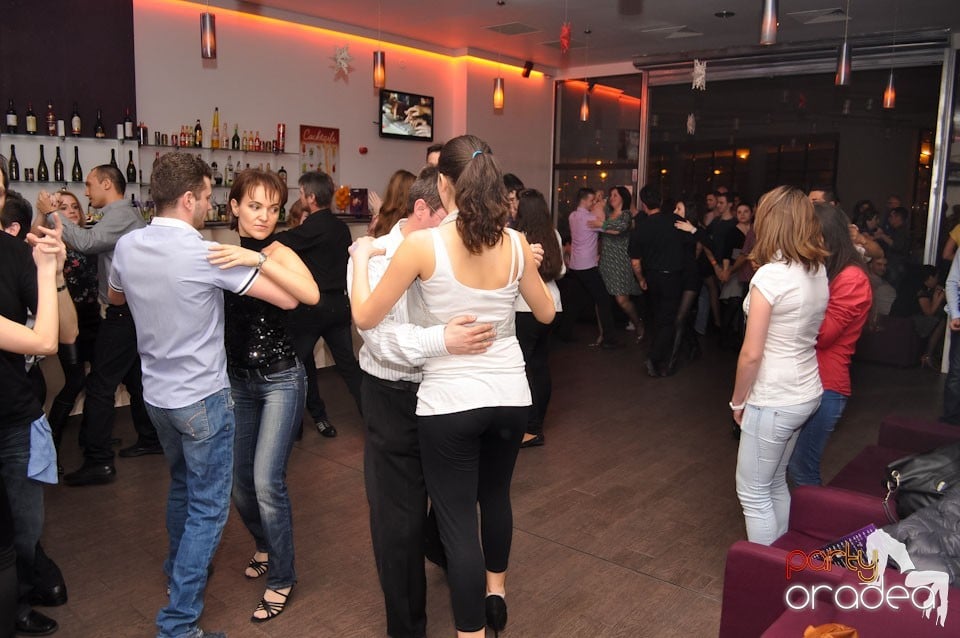 Vineri seara dansăm în Blondy's, 