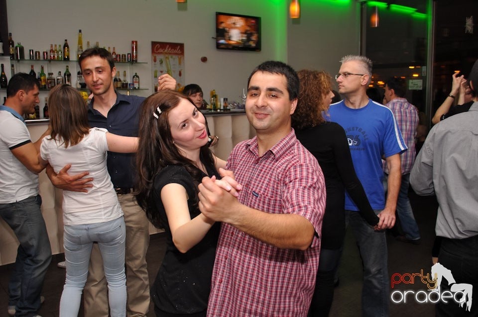 Vineri seara dansăm în Blondy's, 