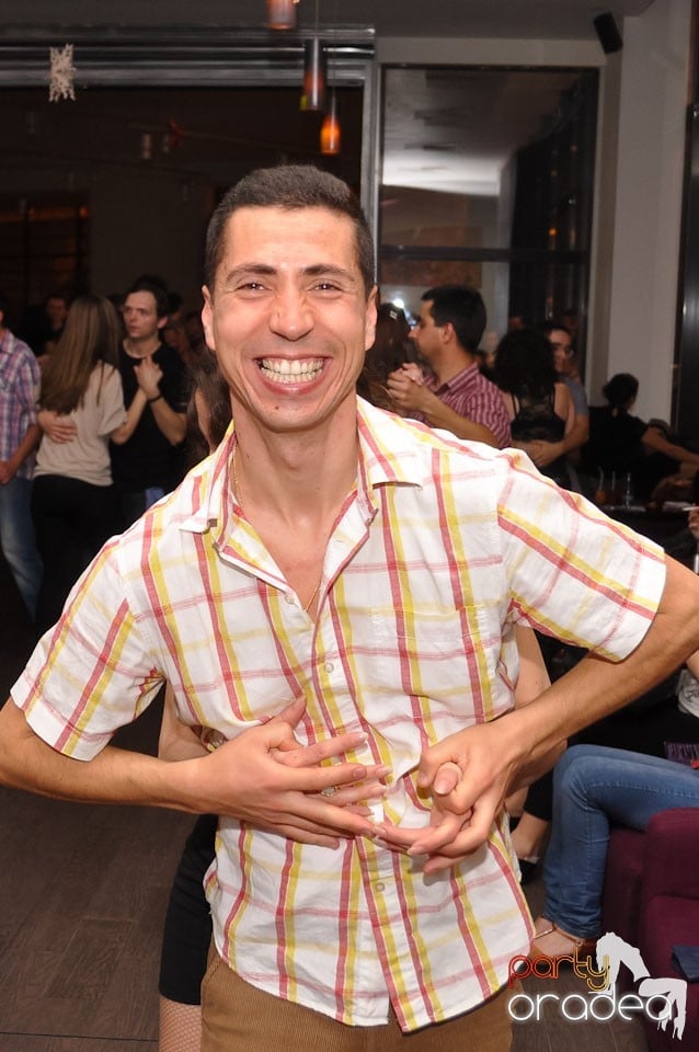 Vineri seara dansăm în Blondy's, 