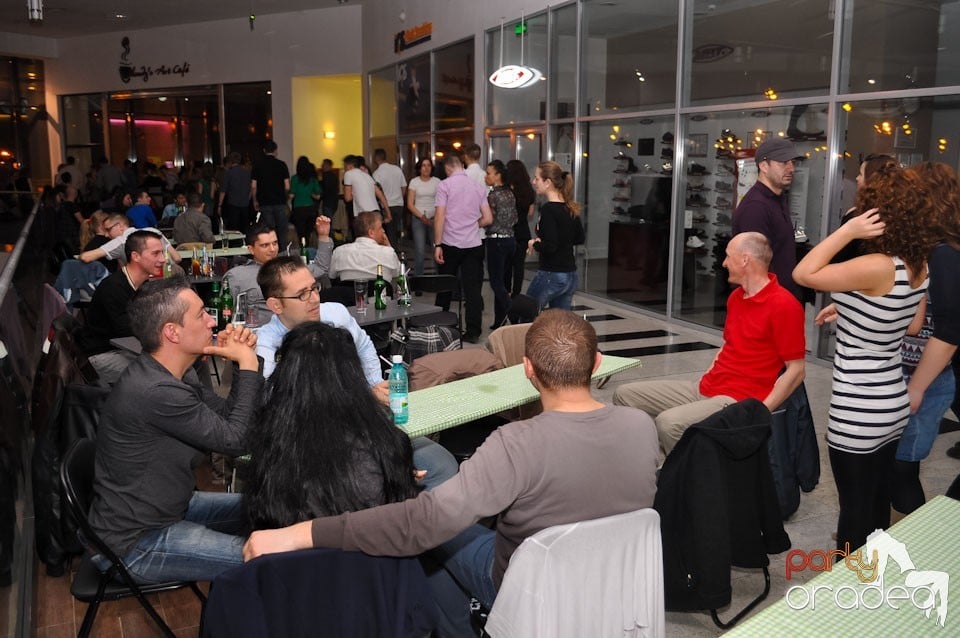 Vineri seara dansăm în Blondy's, 