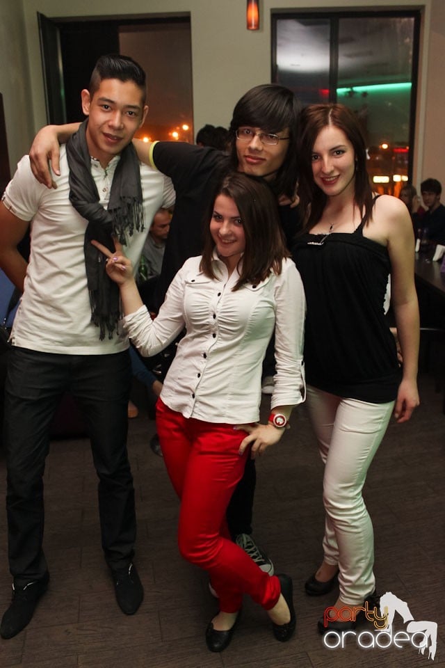 Vineri seara dansăm în Blondy's, 