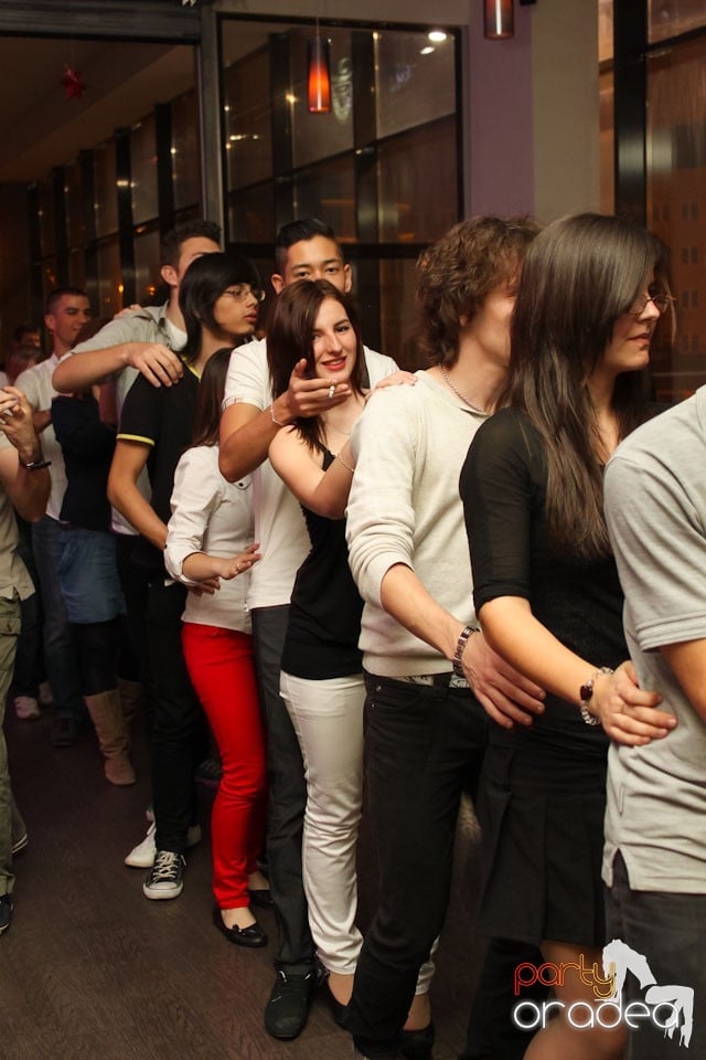 Vineri seara dansăm în Blondy's, 