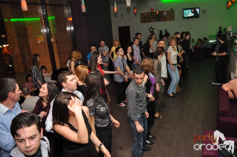 Vineri seara dansăm în Blondy's, 