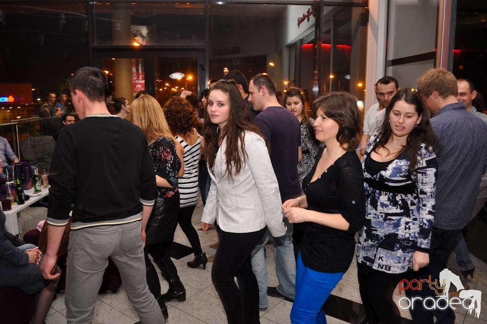 Vineri seara dansăm în Blondy's, 