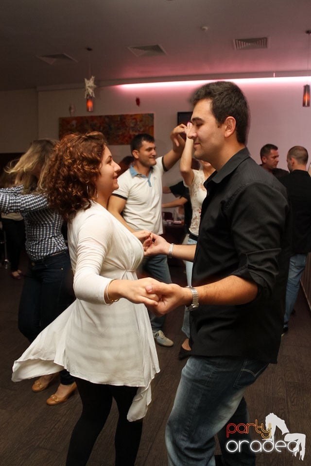 Vineri seara dansăm în Blondy's, 