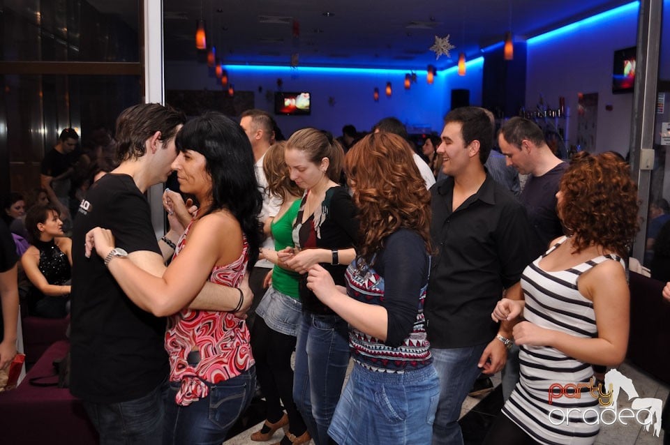 Vineri seara dansăm în Blondy's, 