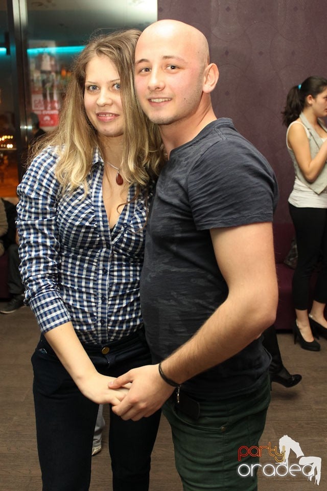 Vineri seara dansăm în Blondy's, 