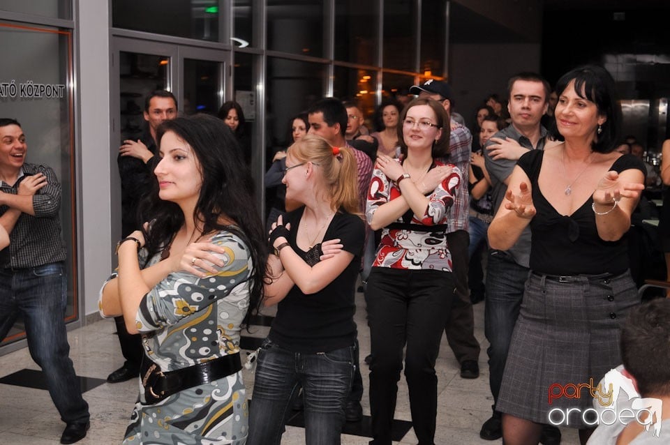 Vineri seara dansăm în Blondy's, 