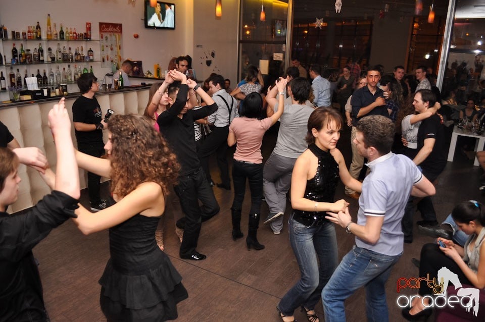 Vineri seara dansăm în Blondy's, 