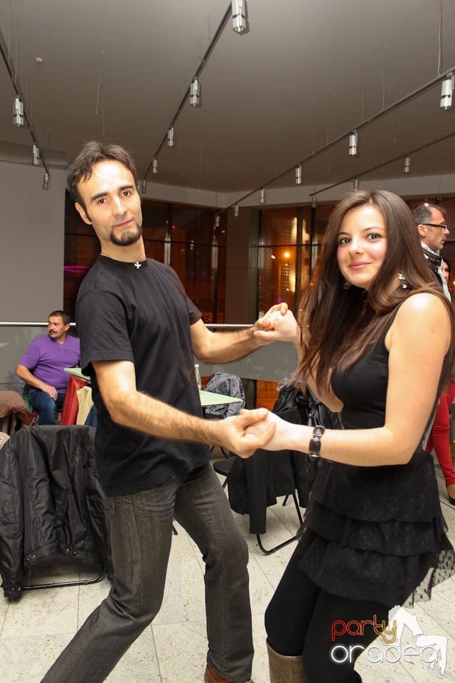 Vineri seara dansăm în Blondy's, 