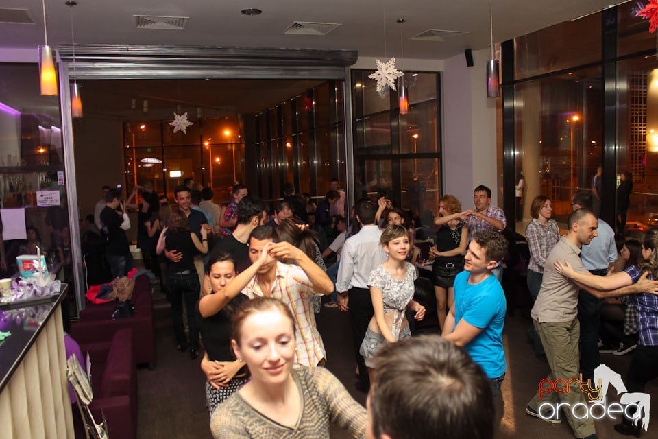 Vineri seara dansăm în Blondy's, 