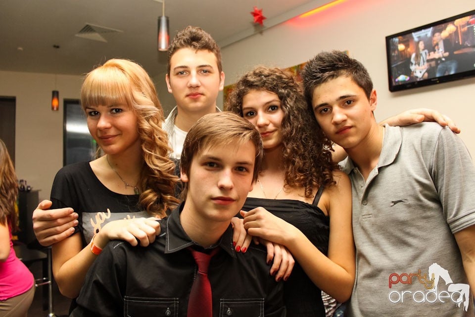 Vineri seara dansăm în Blondy's, 