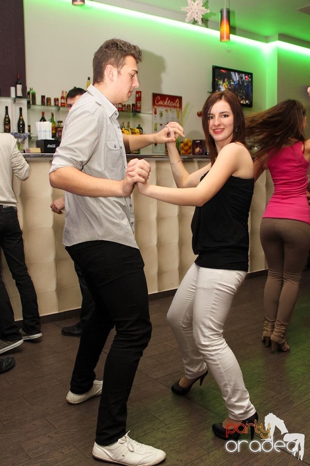 Vineri seara dansăm în Blondy's, 