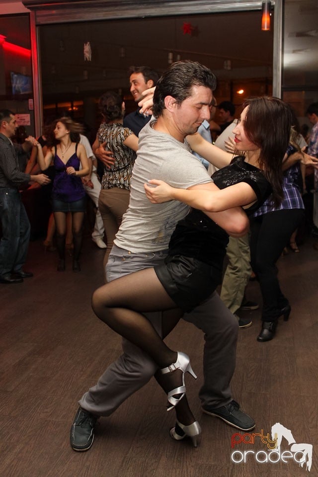 Vineri seara dansăm în Blondy's, 