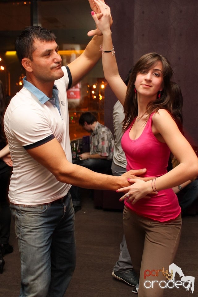 Vineri seara dansăm în Blondy's, 