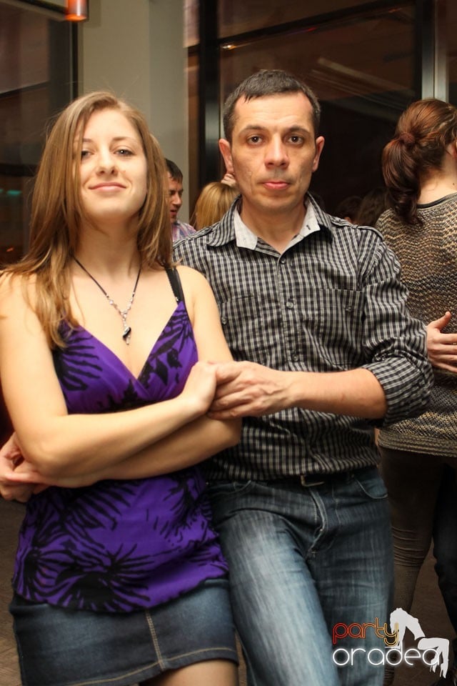 Vineri seara dansăm în Blondy's, 