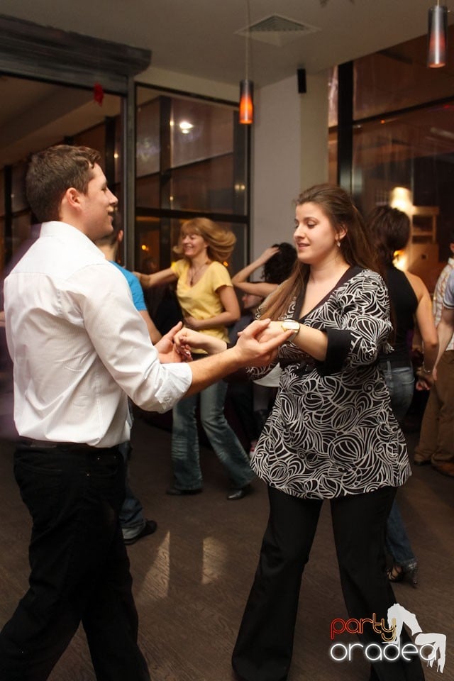 Vineri seara dansăm în Blondy's, 