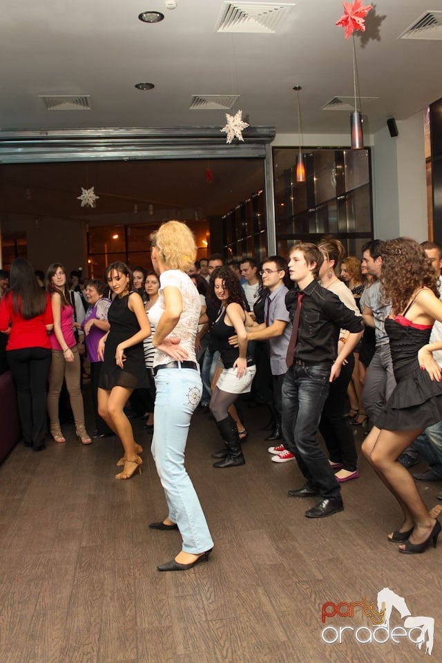 Vineri seara dansăm în Blondy's, 