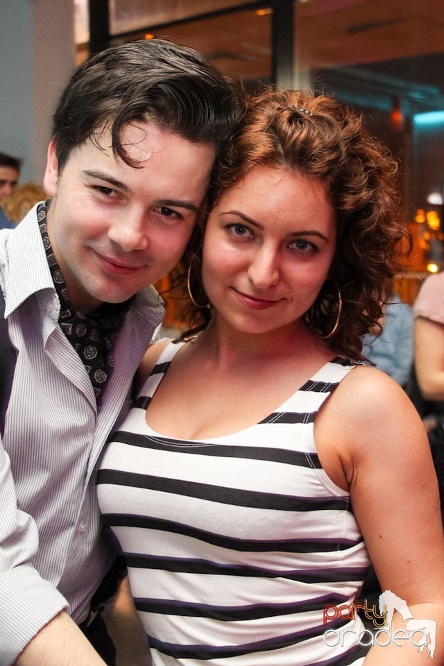 Vineri seara dansăm în Blondy's, 