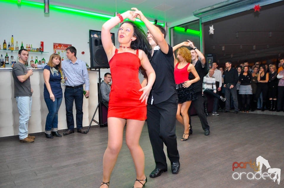 Vineri seara dansăm în Blondy's, 