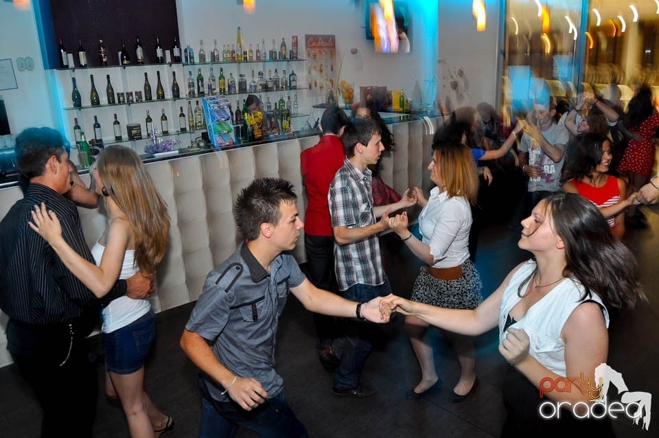 Vineri seara dansăm în Blondy's, 