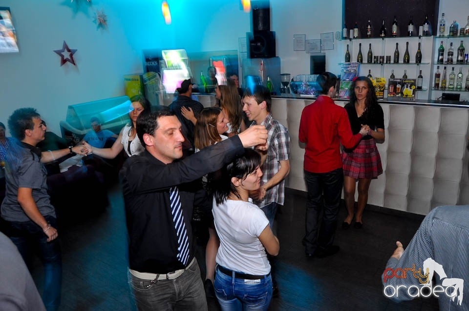 Vineri seara dansăm în Blondy's, 