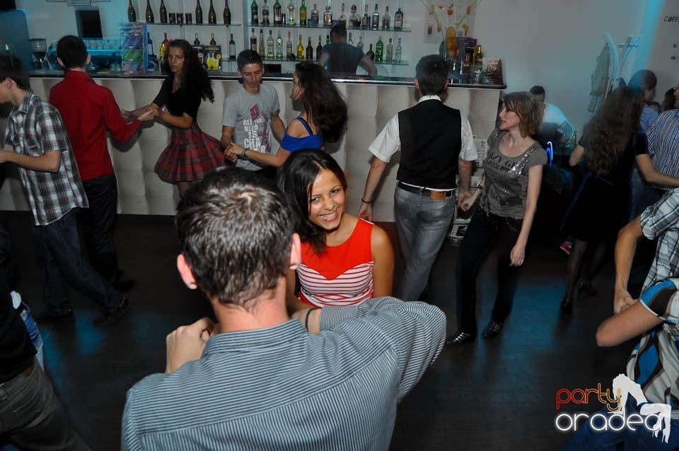 Vineri seara dansăm în Blondy's, 